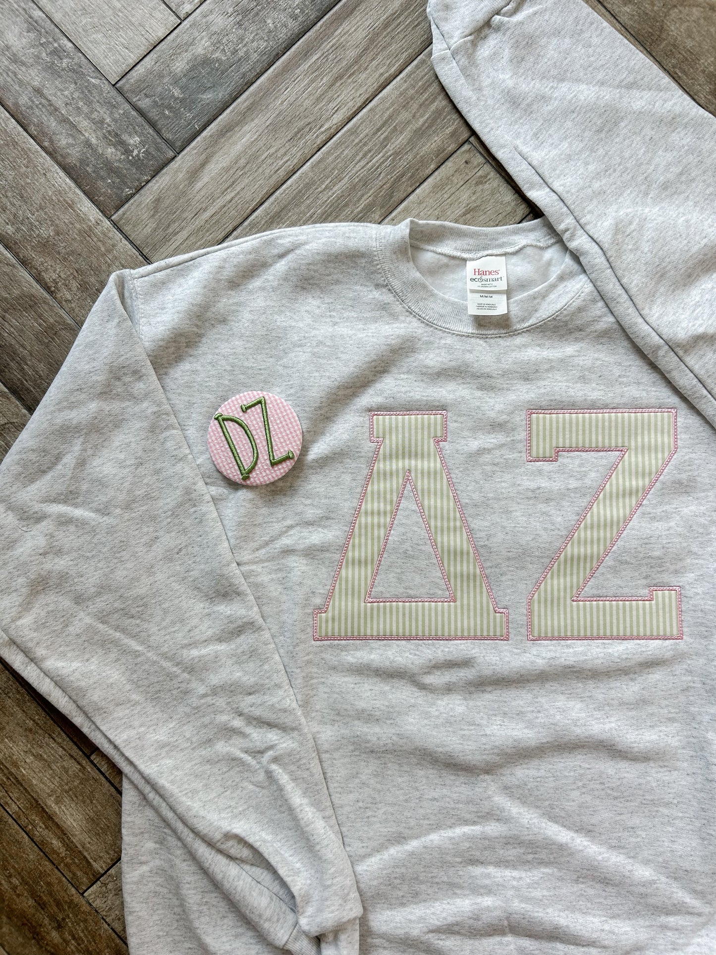 ∆Z Embroidered Sweatshirt