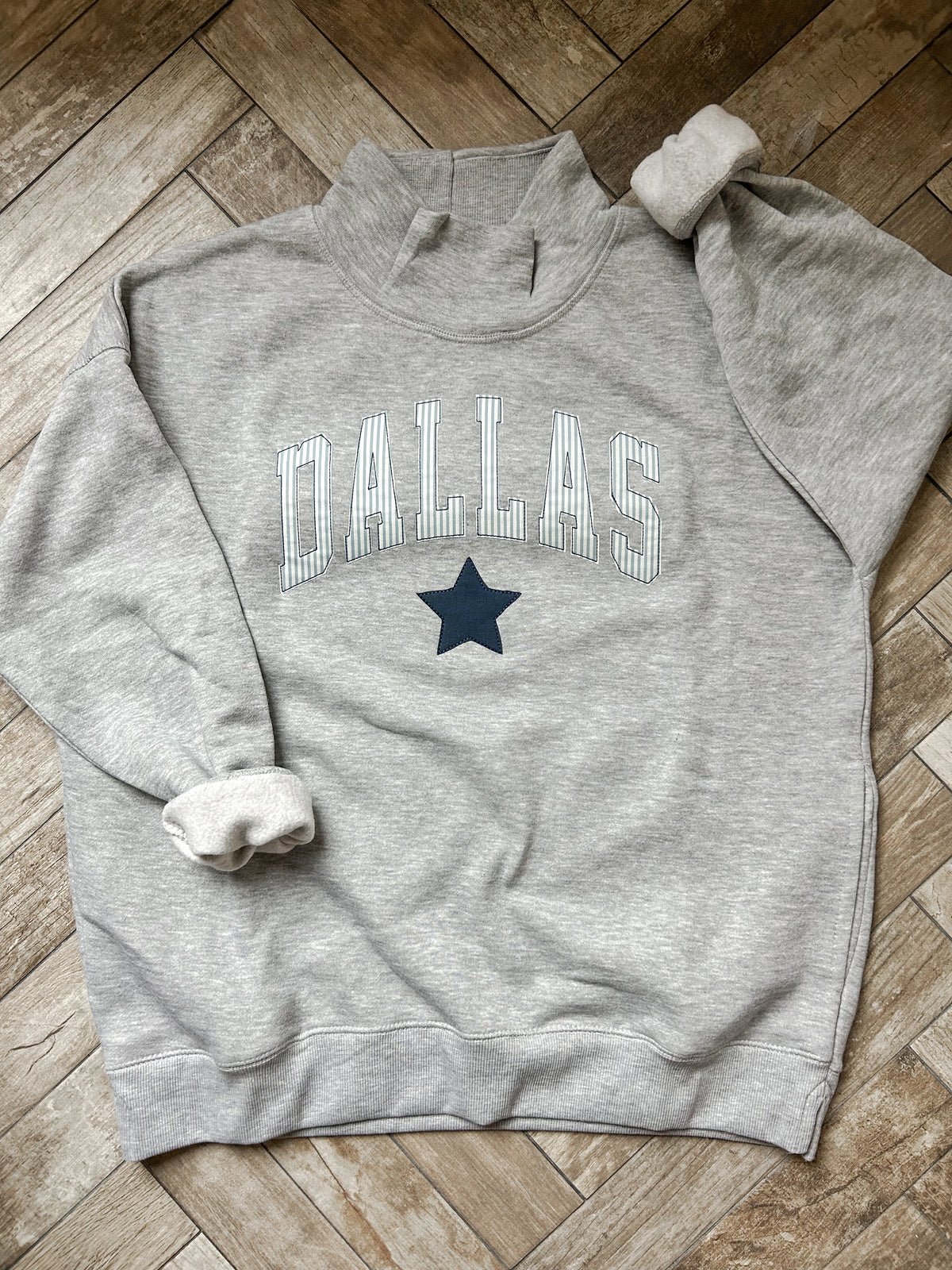 Dallas Applique Mockneck