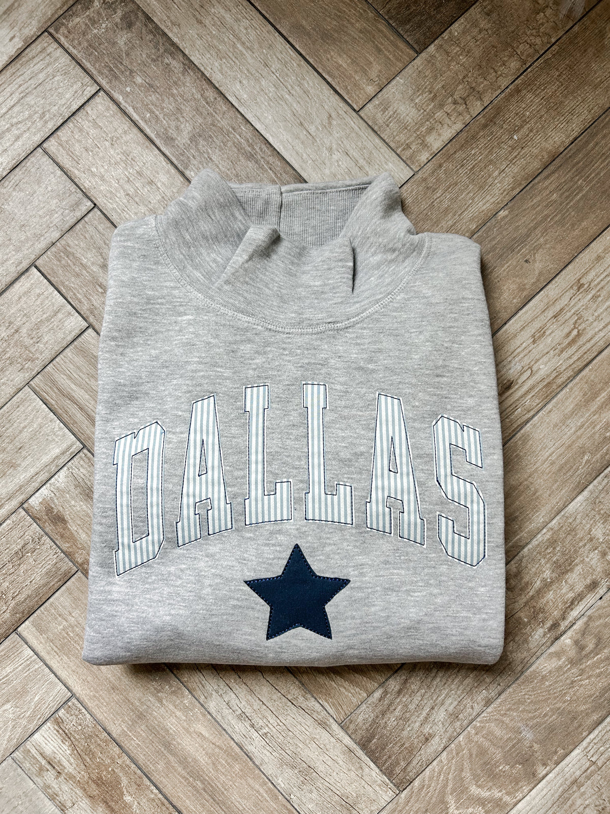 Dallas Applique Mockneck