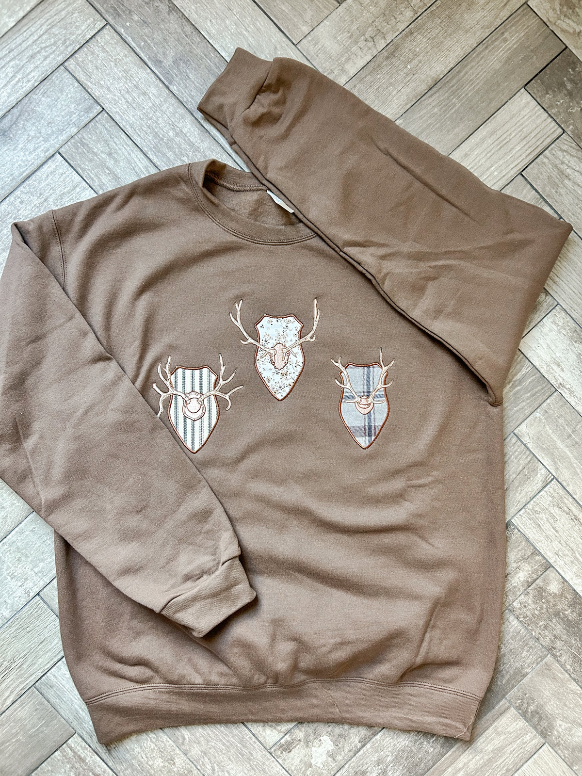 Mounted Antlers Embroidered Sweatshirt