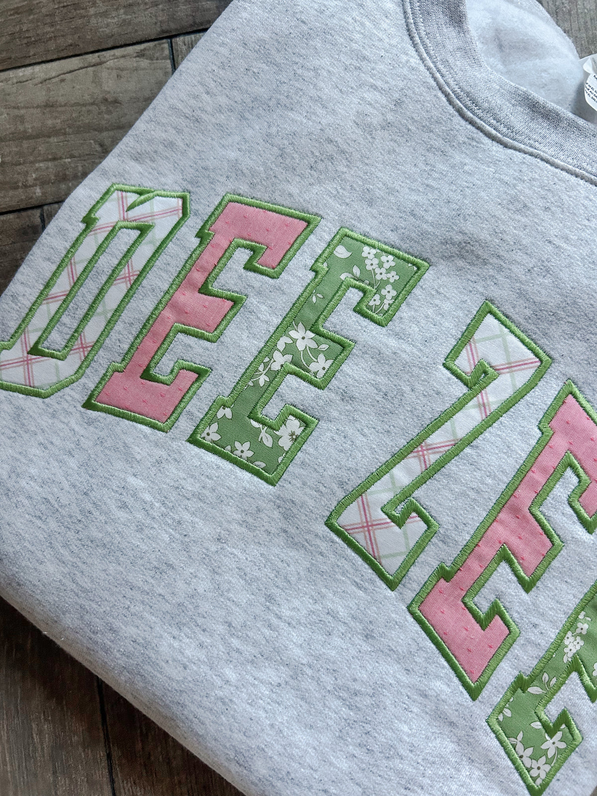 Dee Zee - Applique Sweatshirt
