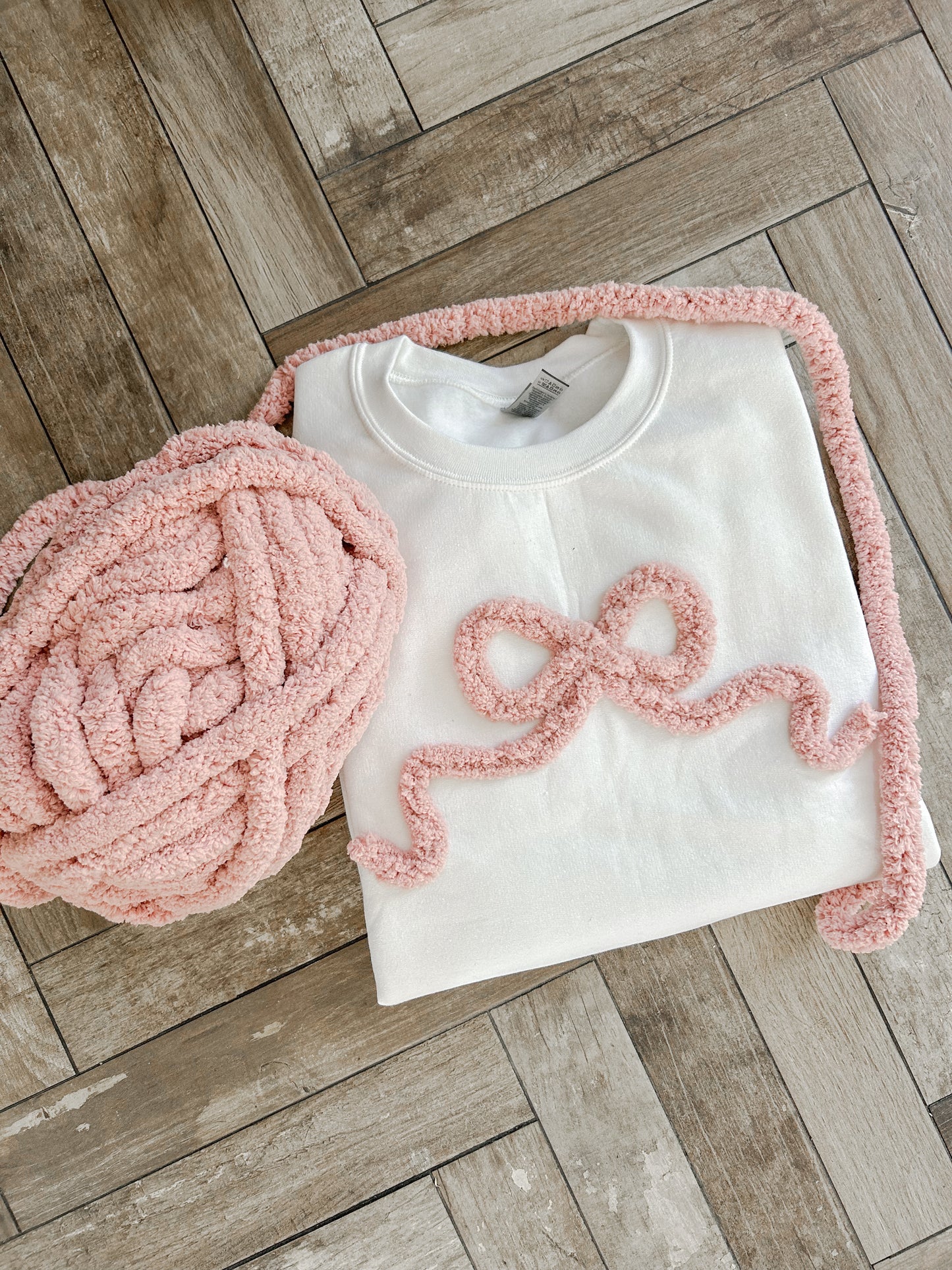 Chunky Yarn Bow Embroidered Sweatshirt